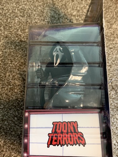 Figura de acción NECA Toony Terrors Scream Ghostface 6 pulgadas - 41371 - Imagen 5 de 7
