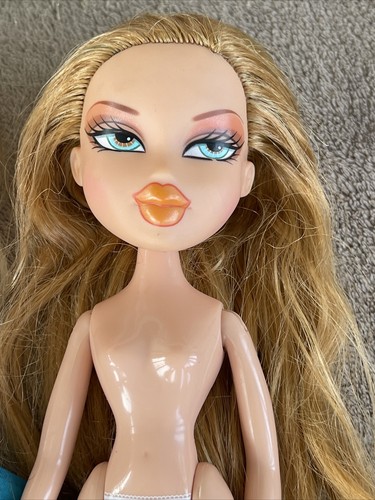 Bratz Doll Passion 4 Fashion Twin Pack Cloe & Meygan - Rare - Picture 6 of 10