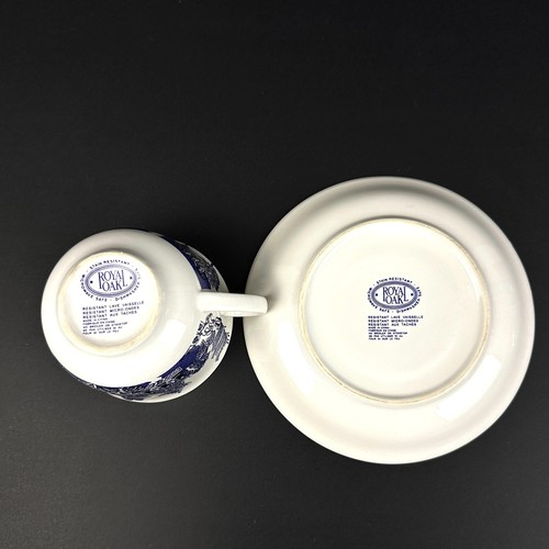 1980’s Vintage Royal Oak Blue Willow Pattern set of four cups and saucers - Picture 4 of 5