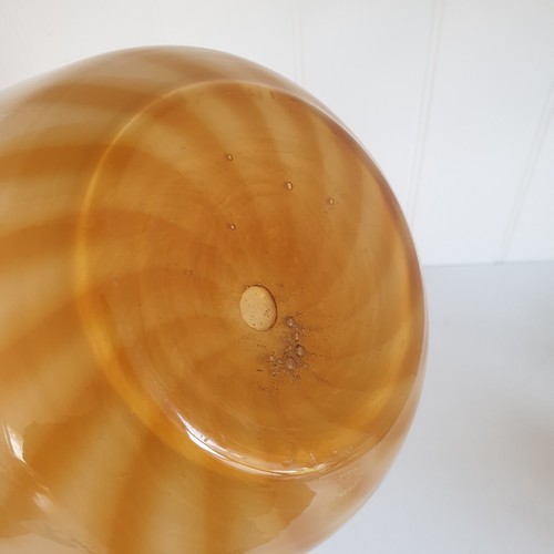 Vintage mundgeblasenes Kunstglas weiß & Butterscotch Wirbel Krug Krug Vase - 24 cm - Bild 10 von 11