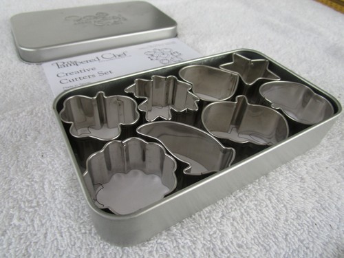 Pampered Chef 1095 Creative Cutters Set w/Tin Mini Cookie Fruit Cheese Cutters!  - Picture 2 of 7