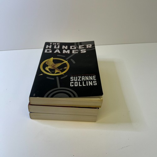 The Hunger Games Complete Trilogy Box Set (Books 1-3) by Suzanne Collins - Picture 7 of 17