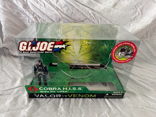 GI Joe Cobra Hiss Tank Valor vs Venom, complete with figure and packaging - Picture 3 of 5