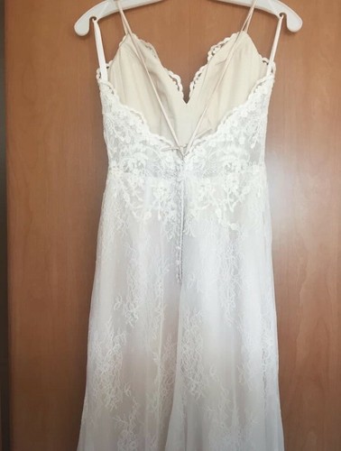 Lace Wedding Dress - Ivory, Exquisitely Detailed, Button Backside - Picture 5 of 7