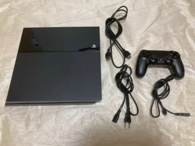 Sony PlayStation 4 PS4 CUH-1000A 500GB Jet Black Console