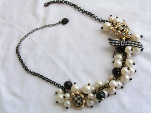 ...BETSEY JOHNSON...Black Chain,AB Crystals Cat,Faux Pearls & Lucite Necklace... - Picture 2 of 8