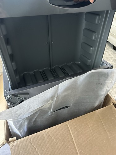 SAMSUNG 27" Washer Dryer Pedestal, Platinum **New With Dent** See Pictures - Picture 11 of 12