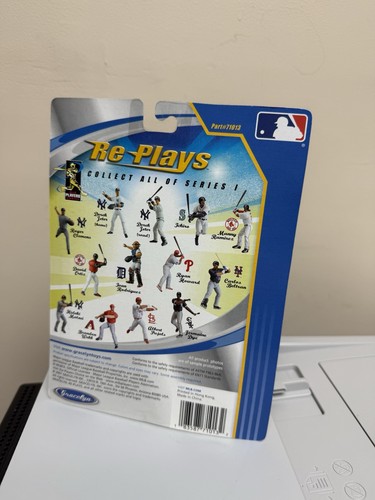 DEREK JETER MLB REPLAYS ACTION FIGURE LOT (2) NEW YORK YANKEES  GRACELYN TOYS - Picture 8 of 9