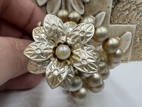 RARE FAUX PEARL VINTAGE SIGNED MIRIAM HASKELL FLOWER WRAP BRACELET - Picture 4 of 9