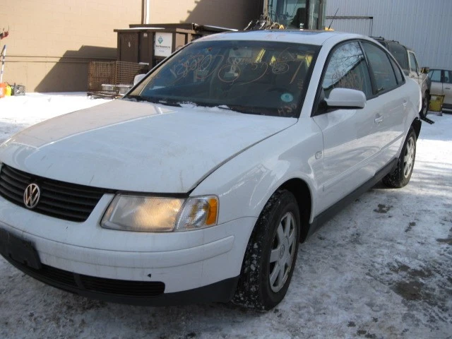 Engine Cover Volkswagen Passat 2000 00 393496 Foto 2 de 4