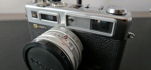 Yashica Electro 35 Vintage Camera w/ COLOR Yashinon DX Lens - Picture 2 of 15