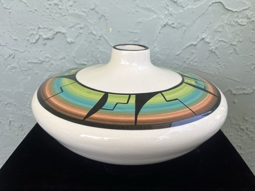Ute Mountain Tribe Pottery Vase - Picture 2 of 6