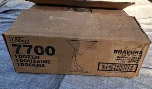 Juego de 12 vasos Libbey Bravura Martini vástago curvo transparente en caja original - Imagen 1 de 4