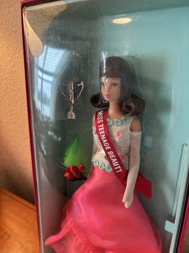 Muñeca Barbie Francie 2016 50 aniversario reproducción vintage etiqueta dorada - NRFB - Imagen 16 de 22