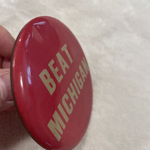 Botón Pinback Vintage Beat Michigan Rojo Dorado sobre Rojo - Imagen 18 de 19