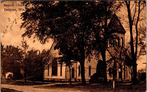 Delavan WI-Wisconsin, Baptistenkirche durch die Bäume, alte Postkarte
