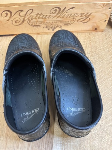 DANSKO Women's Professional Tooled Leather Clogs Size 8 EU 39 - Picture 4 of 13