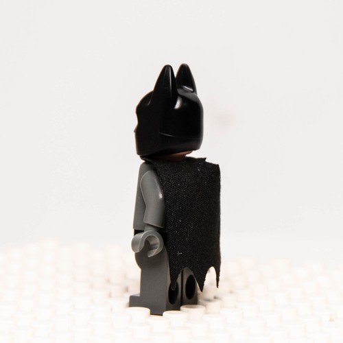 LEGO DC Minifigure Batman Dark Bluish Gray Suit Gold Belt (sh0089) 76012 - Picture 6 of 9