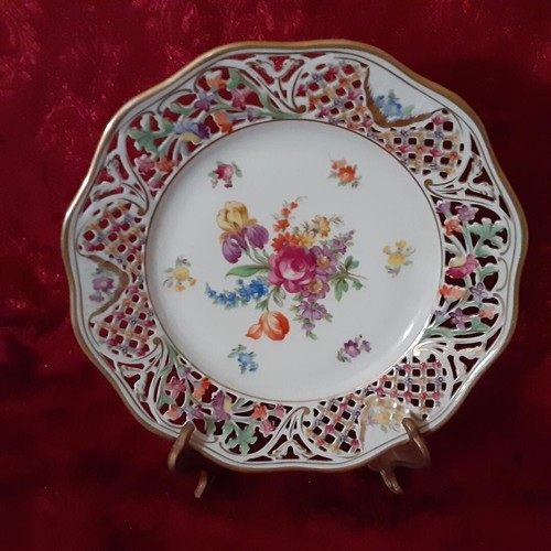 Schumann Bavaria Chateau Dresden 9-1/2" Luncheon Plates - Set of 3 - Picture 3 of 6