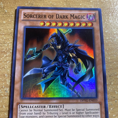🔥 YUGIOH Sorcerer of Dark Magic DPYG-EN010 SUPER RARE HOLOFOIL NEAR MINT - Picture 2 of 4