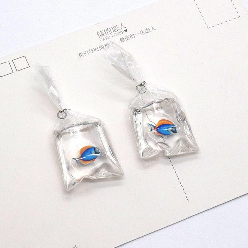 Paquete de 10 dijes de resina para bolsa de peces mini peces colgante encanto fabricación de joyas - Imagen 10 de 19