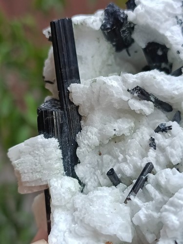 Cristales de turmalina Schorl naturales de 134 g con muestra mineral combinada Feldsper - Imagen 7 de 14