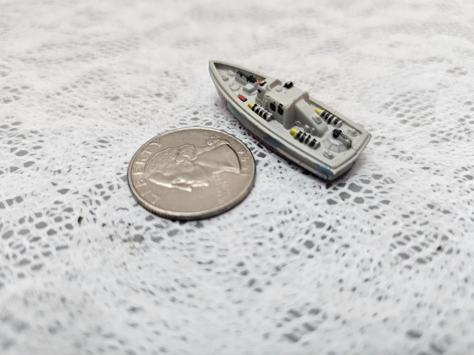 Micro Machines военный патрульный катер корабль #119 белый серый красный - Изображение 2 из 4