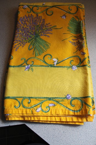 Mantel francés TISSUS TOSELLI 100 % algodón amarillo lavanda 72 pulgadas x 56 - Imagen 4 de 4
