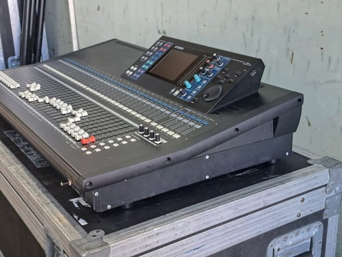 Yamaha LS9-32 32-Input Digital Mixing Console w/case READ - Picture 4 of 20