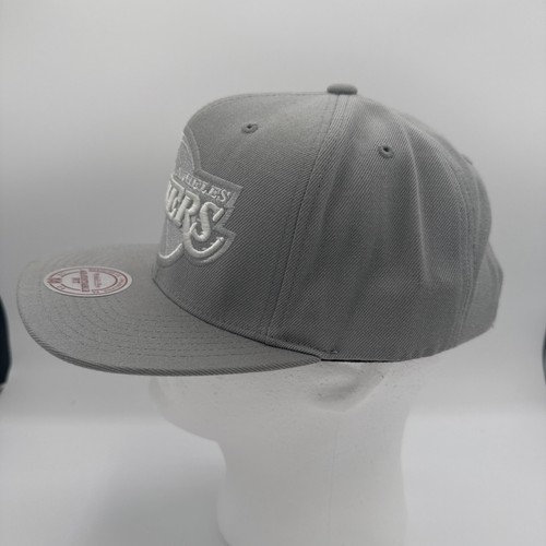 Mitchell Ness LA Lakers SnapBack Hat Adjustable Silver Embroidered NBA Logo Fit - Picture 4 of 6