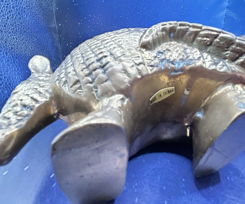 Estatuilla de armadillo de latón moderna de mediados de siglo decoración del hogar Hollywood Regency de colección - Imagen 8 de 12