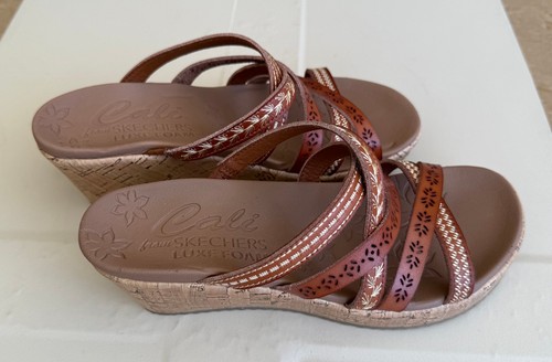SKECHERS DAMEN SANDALEN. GRÖSSE: 6,5 KEILABSATZ CALI LUXE SCHAUM BRAUN RIEMCHEN