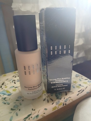 BOBBI BROWN Skin Long-Wear Weightless Foundation SPF15, 00 Alabaster 1 oz - Picture 1 of 2