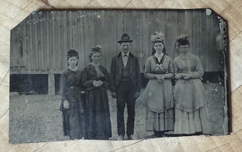 Tintype 1880s Western Homestead Farm Barn Fellow Sister Wives Girls West - Picture 1 of 5