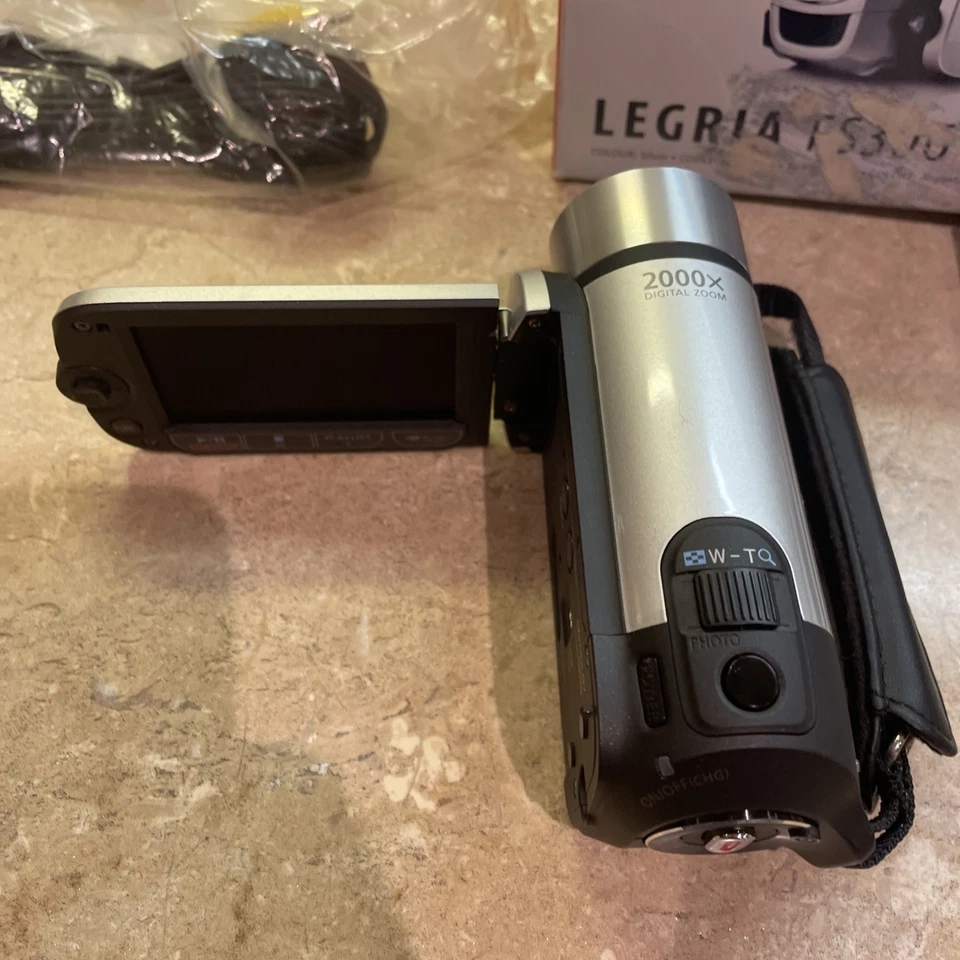 Canon Legria FS306 Handheld High Definition Camcorder Silver - needs new battery - Image 3 of 4