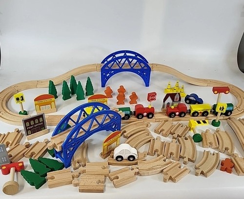 Quality Wooden Train Set 100+ Pieces Bridge Vehicles Buildings Over 2kg Toys