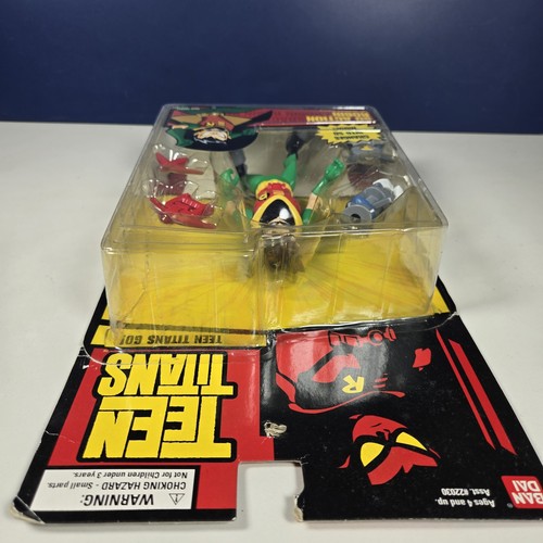 Bandai DC Teen Titans SD Action Robin 5" Actionfigur Open Box  - Bild 5 von 9