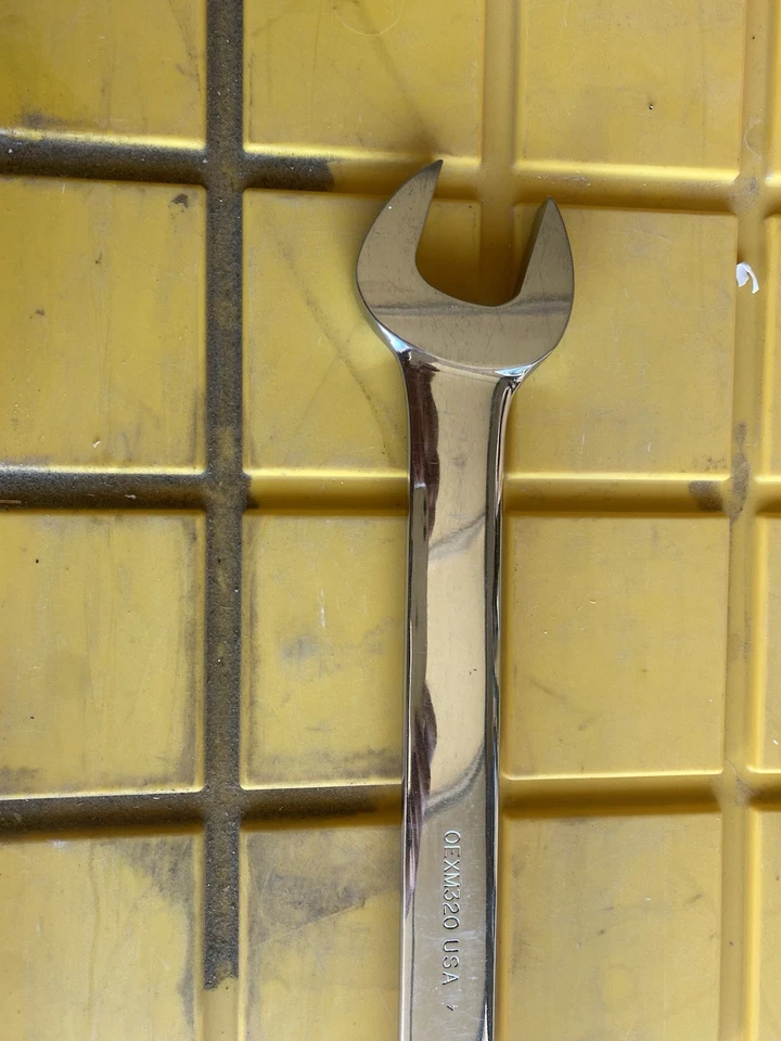 Snap-On Tools USA 32mm Metric 12 Point Flank Drive Combination Wrench OEXM320 - Image 4 of 4