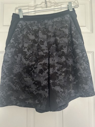 Lululemon Pace Breaker Herrenshorts schwarz grau verpixelt tarnfarben Gr. Medium linerlos - Bild 2 von 5