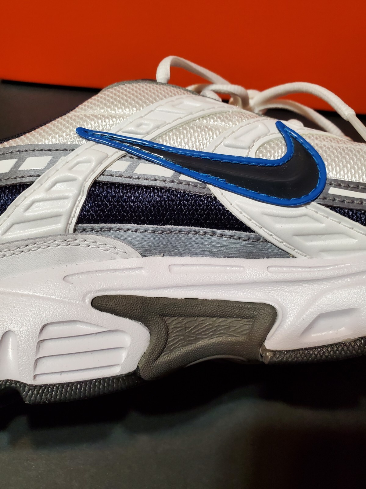 Men Nike Initiator Running Shoes White/Metallic Cool Grey/Obsidian - Sz  9 - NIB