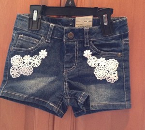 NWT-ARIZONA-JEANS-Medium-Wash-Denim-Shorts-Girls-Sz-5-Adjustable-Waist-w-Lace