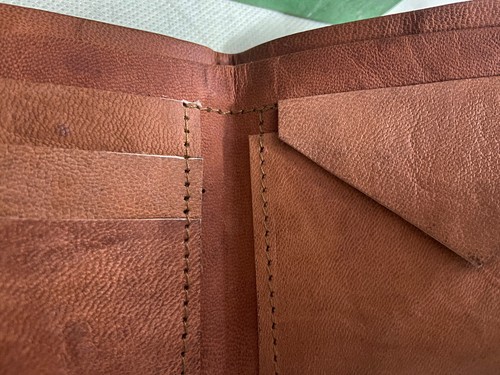 Cartera plegable delgada de cuero original en relieve camel hecha a mano para hombre paquete de 1. - Imagen 6 de 13