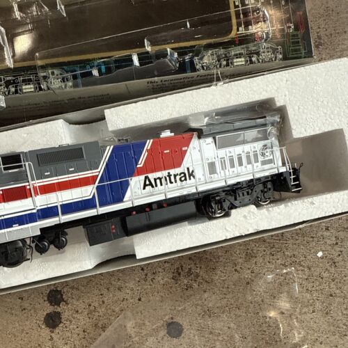 Atlas Master Locomotive Amtrak Dash 8-32BW #9073 Rare Train Engine - Picture 10 of 14