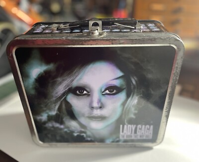 Lady Gaga Born This Way サイン入り缶ケース s-l400.jpg