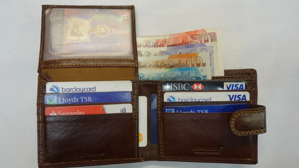 Carteira de couro masculina de luxo de alta qualidade com espaço para 12 cartões marrom RFID - Imagem 3 de 4