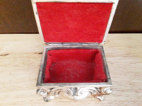 Portagioie vintage in metallo senza marchio lungo 2,75" largo 2" alto - Foto 5 di 24