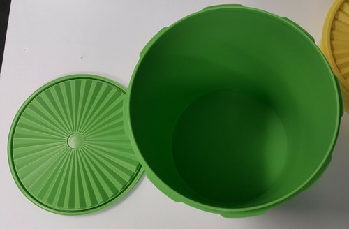 Vintage Tupperware Servalier Lime Apple Green Cannister Container - Set of 2 - Picture 3 of 6