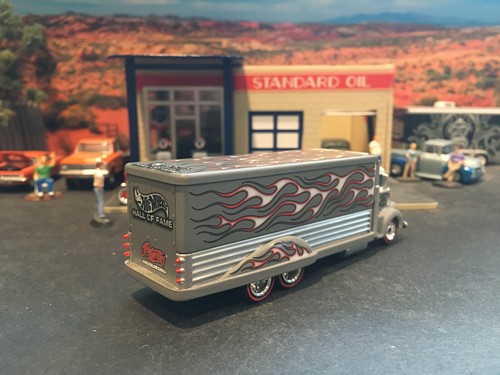 1:64 Hot Wheels LE Petersen's Automotive Museum 1938 38 Ford COE Box Truck Gray - Picture 6 of 7