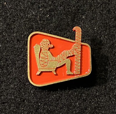 BROKEN BONES CLUB Novelty Funny Vintage Skiing Ski Hat Pin Badge Souvenir Travel