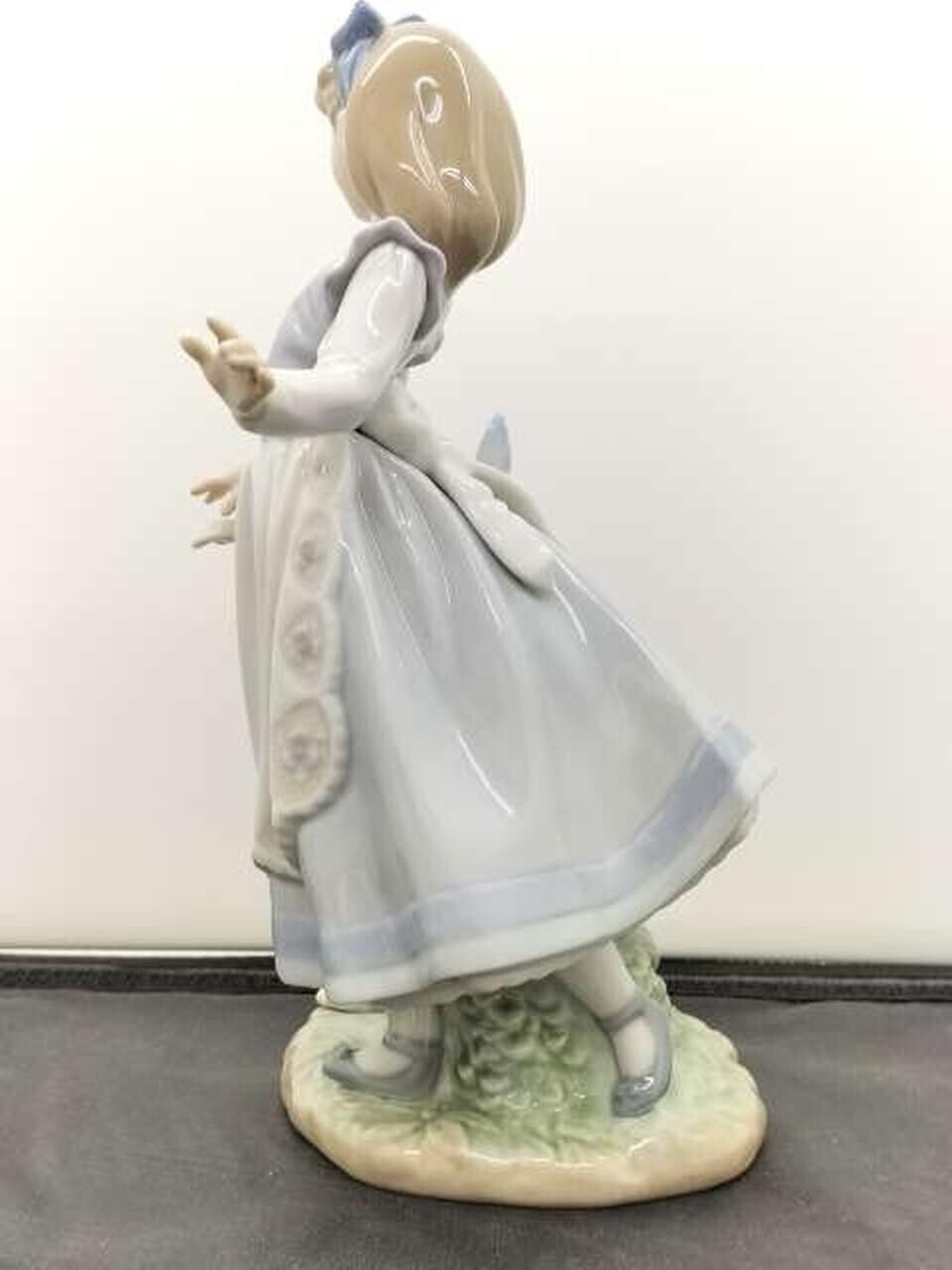 Picture 4 of 12